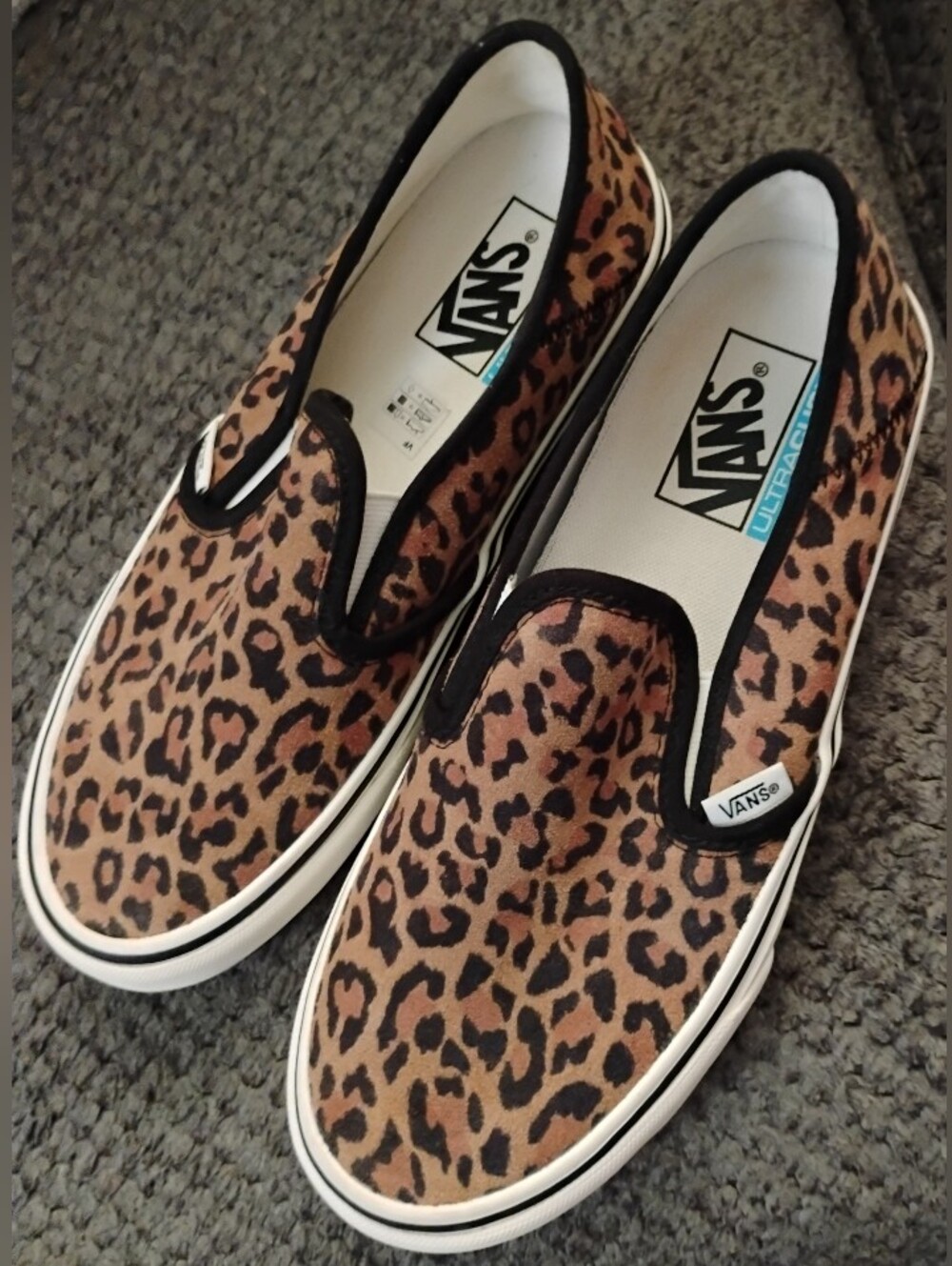 NIB Vans Slip-On Safar Print  Sneakers/Sz 8.5 Women's/Sz 7 Men